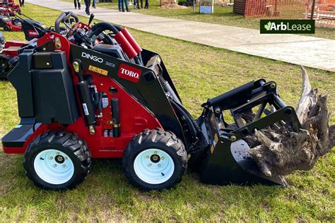 toro dingo 323 specifications